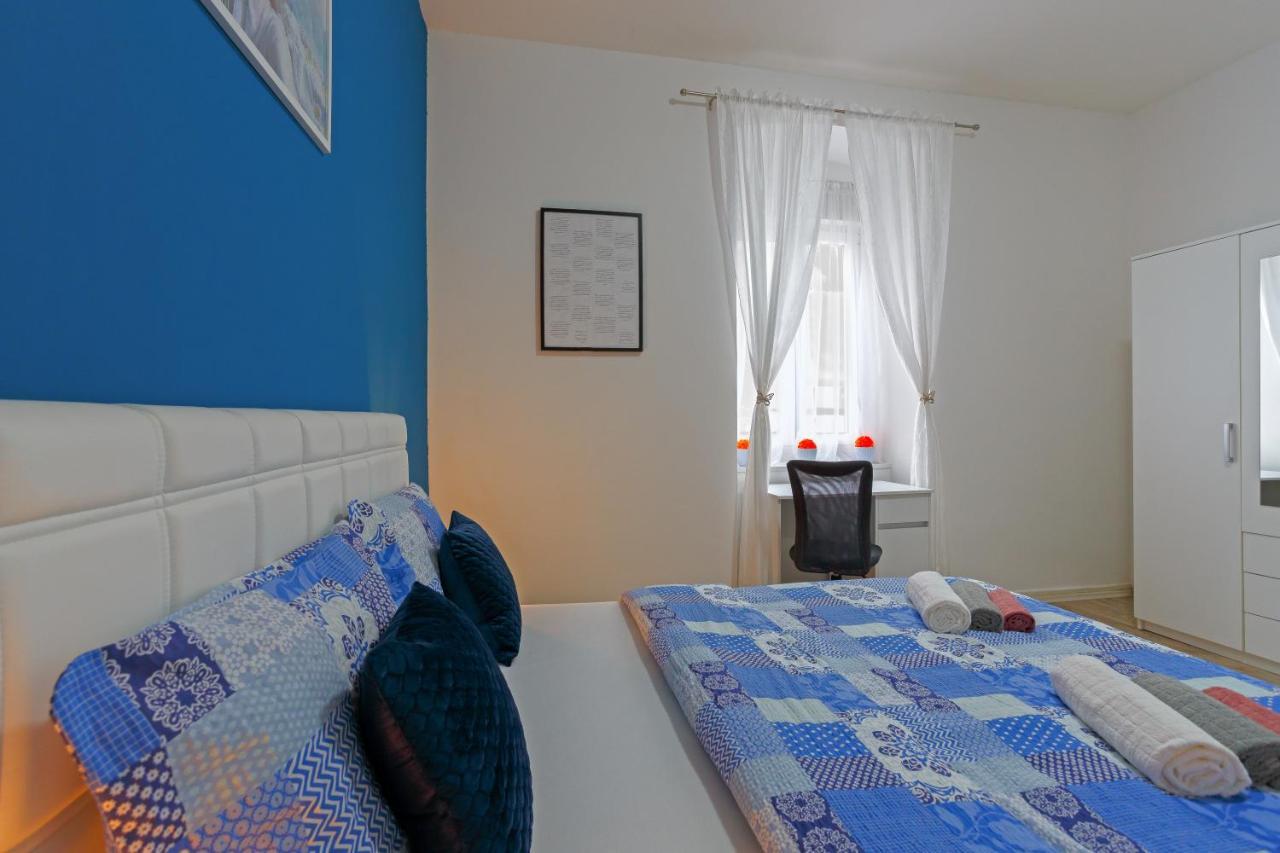 Rich Apartman *