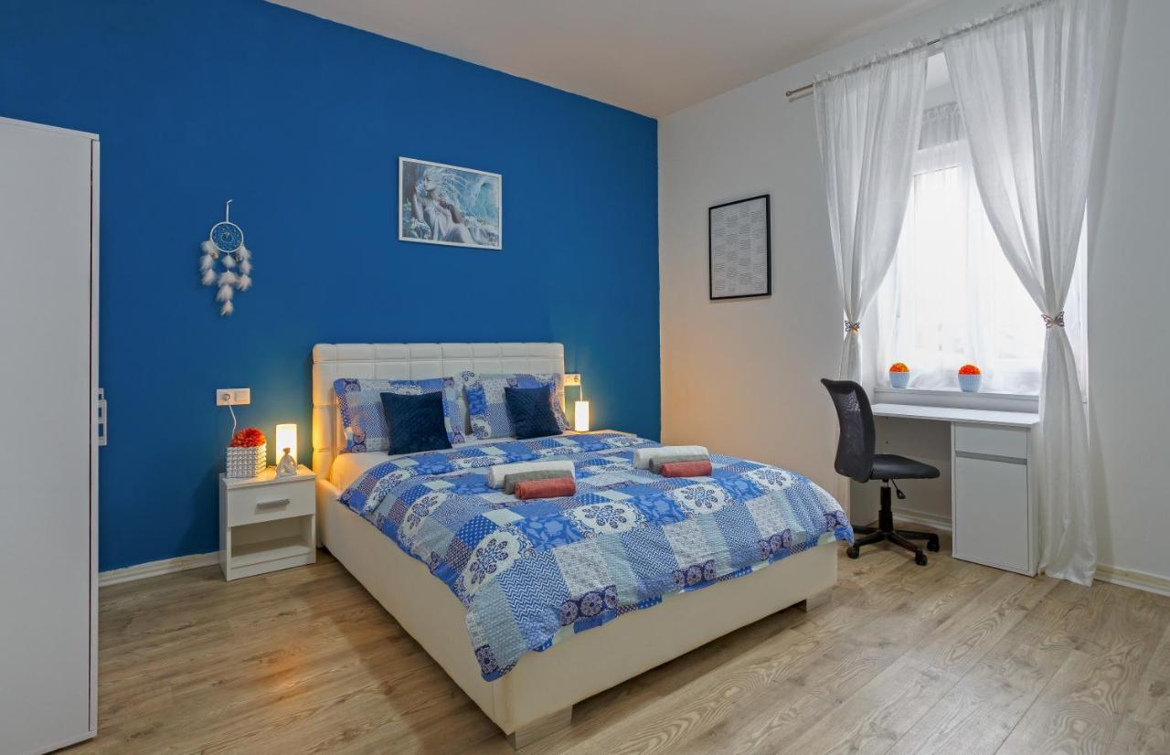 Rich Apartman